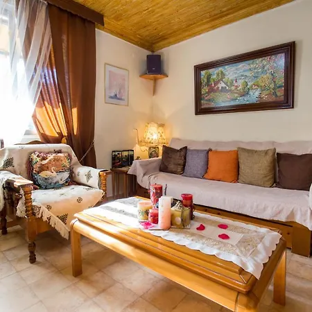 Lazaros Maria アパート *